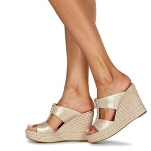 Michael Kors Bradley Metallic Canvas Wedge Pale Gold Metallic Sandal Size 10